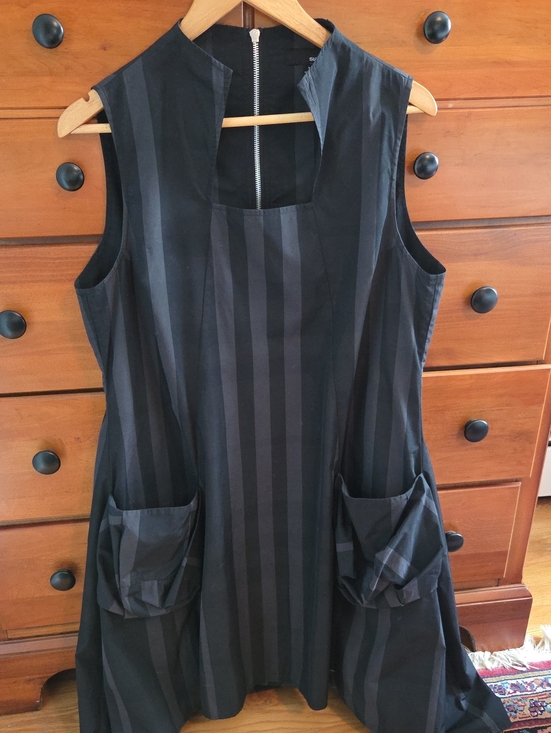 Sun Kim Dresses & Skirts - Sun Kim Sleeveless Black Striped Midi Dress with Pocket Details
